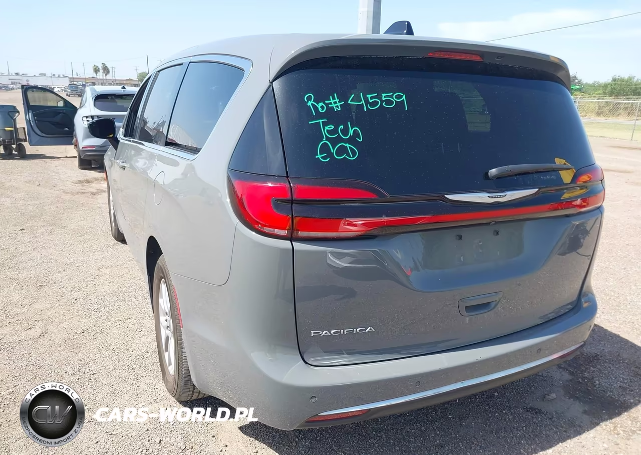 2025 Chrysler Pacifica Select VIN:2C4RC1BG5SR504325 - 3