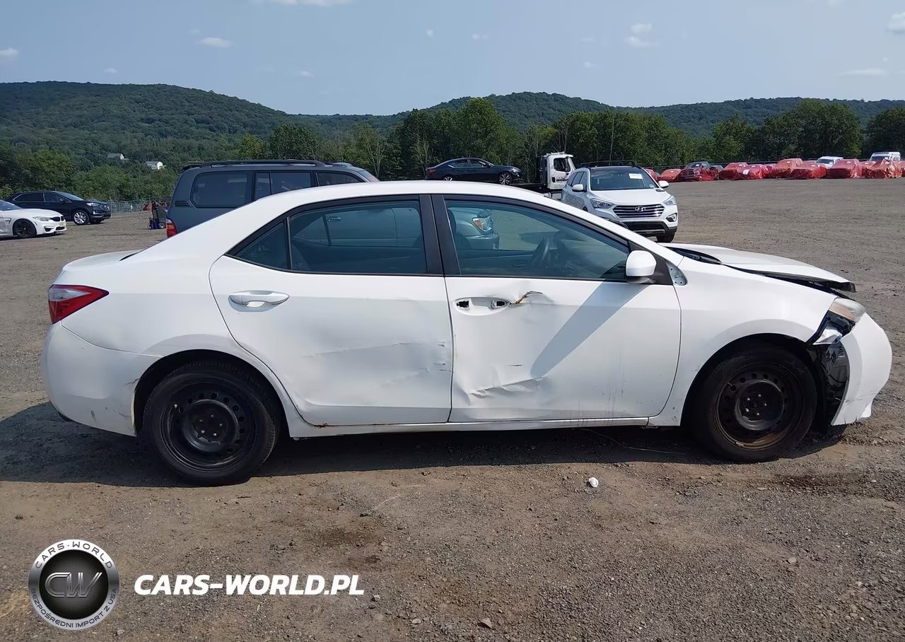 2015 Toyota Corolla Le VIN:2T1BURHE0FC413729 - 13