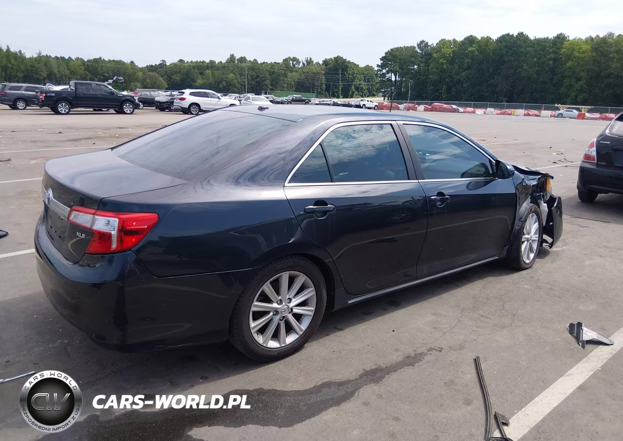 2014 Toyota Camry Xle V6 VIN:4T1BK1FK2EU024619 - 4
