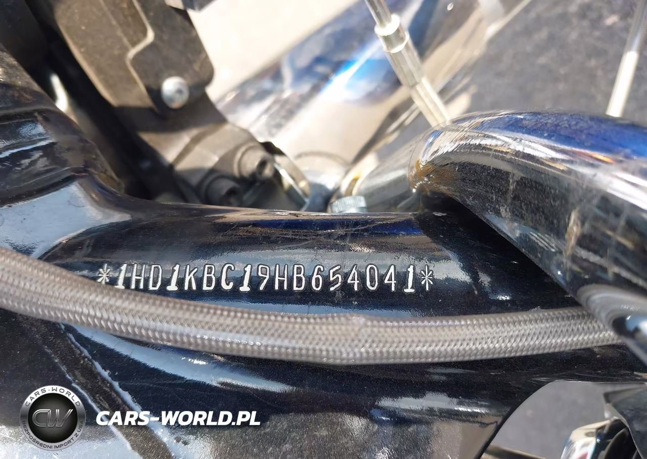 2017 Harley-Davidson Flhx Street Glide VIN:1HD1KBC19HB654041 - 10
