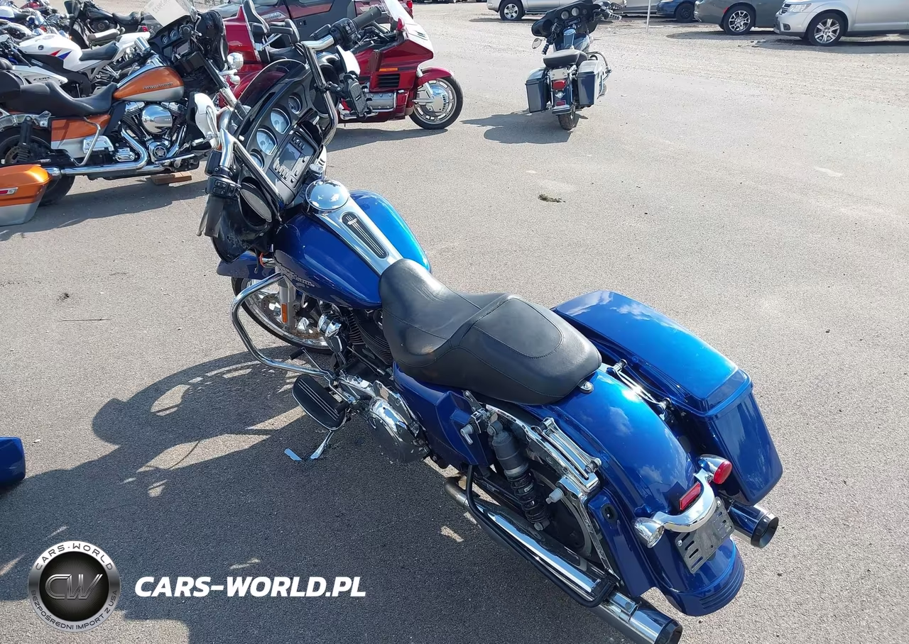2017 Harley-Davidson Flhx Street Glide VIN:1HD1KBC19HB654041 - 3