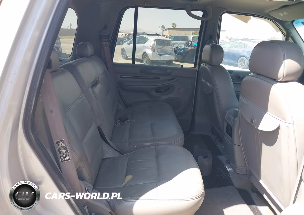 2000 Lincoln Navigator VIN:5LMRU27AXYLJ11048 - 8