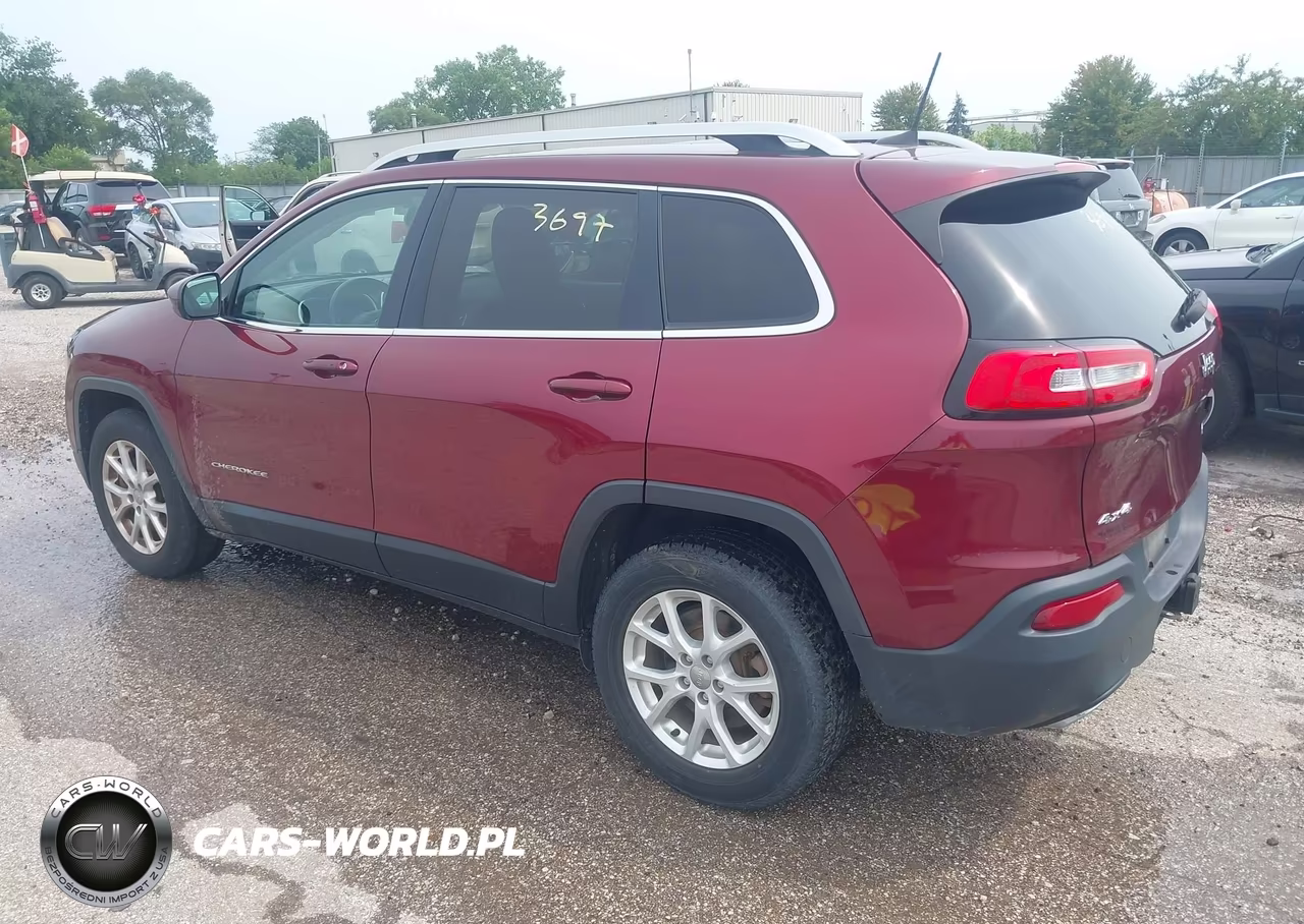 2018 Jeep Cherokee Latitude Plus 4X4 VIN:1C4PJMLX1JD599223 - 3