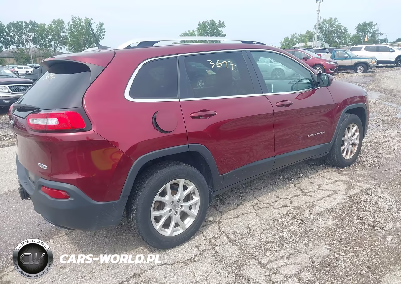 2018 Jeep Cherokee Latitude Plus 4X4 VIN:1C4PJMLX1JD599223 - 4