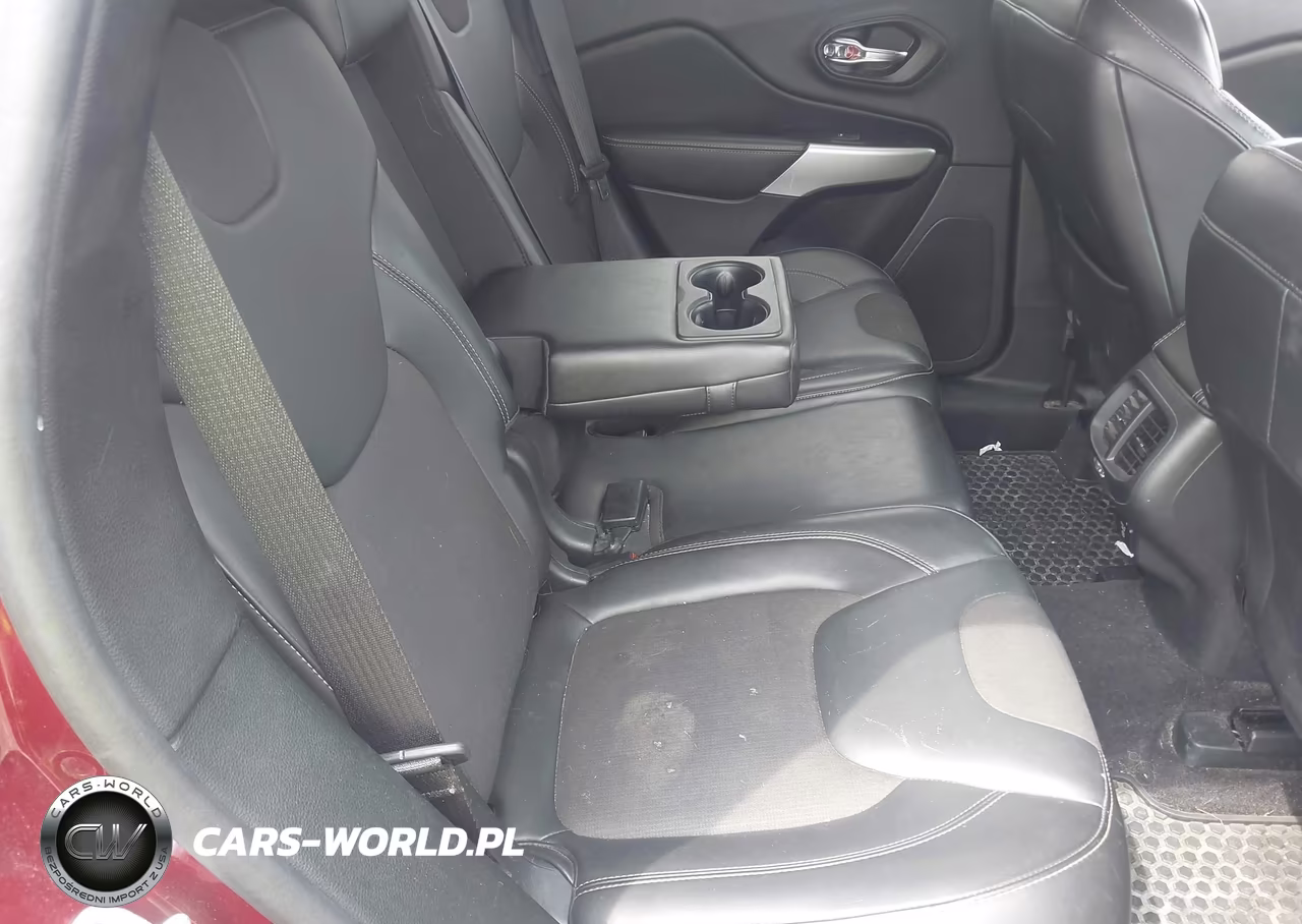 2018 Jeep Cherokee Latitude Plus 4X4 VIN:1C4PJMLX1JD599223 - 8