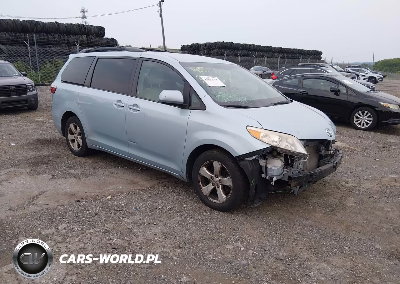 2015 Toyota Sienna Le 8 Passenger