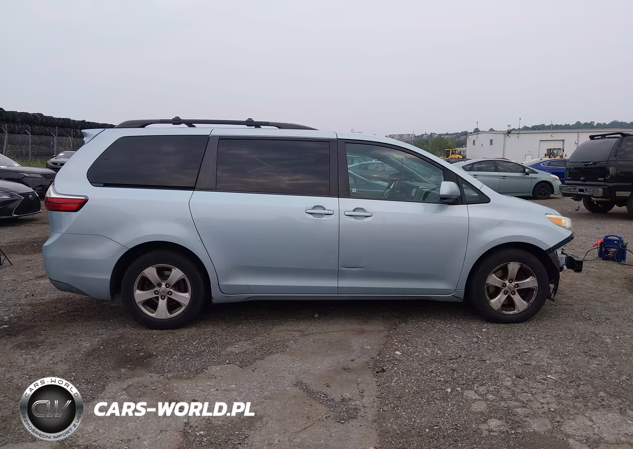 2015 Toyota Sienna Le 8 Passenger VIN:5TDKK3DC6FS556666 - 14