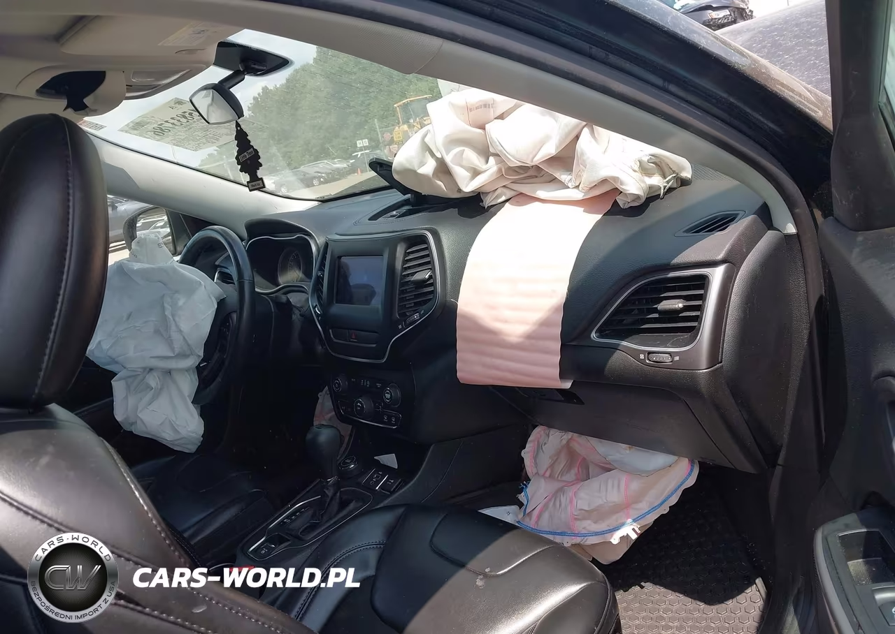 2019 Jeep Cherokee Latitude Plus 4X4 VIN:1C4PJMLB6KD195341 - 5