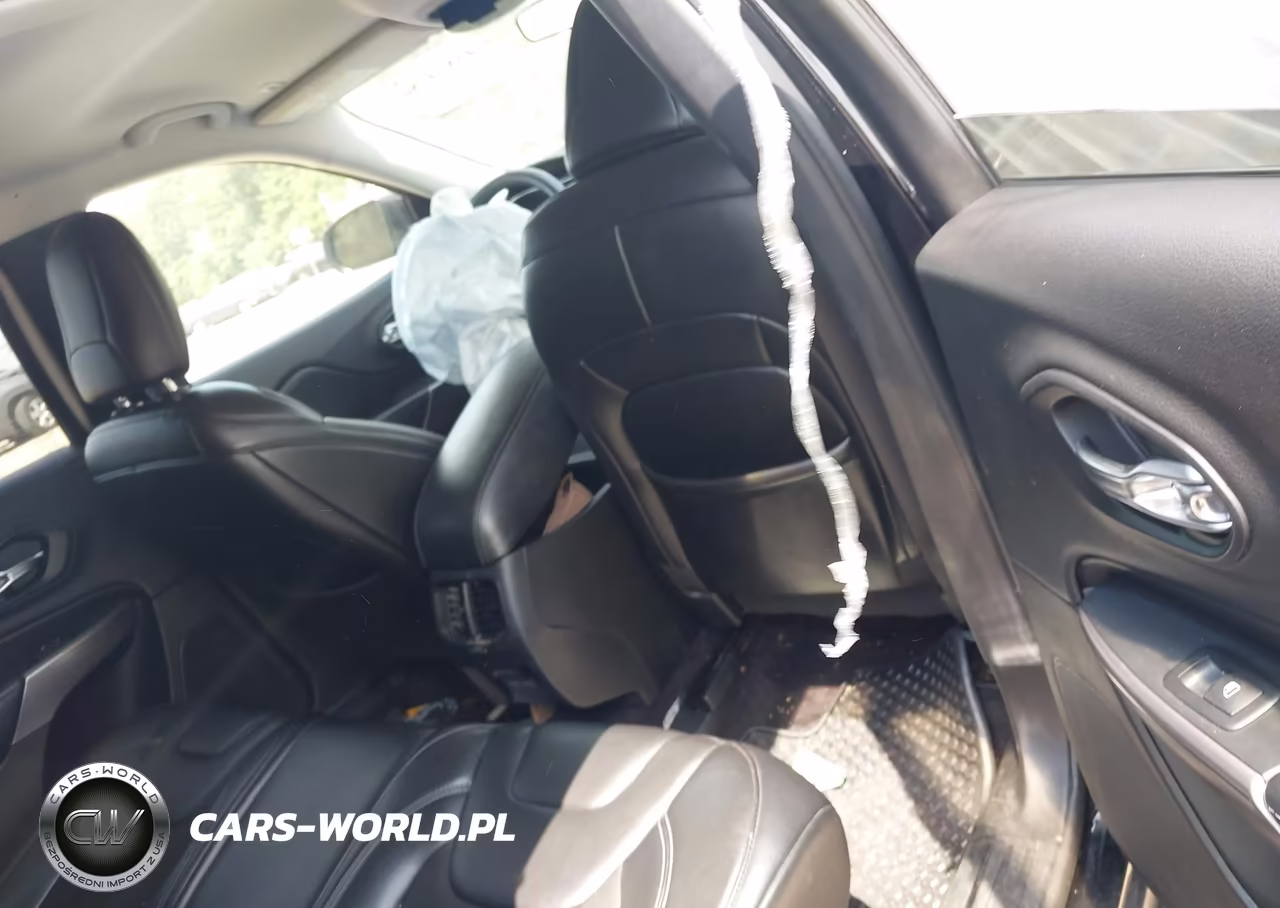 2019 Jeep Cherokee Latitude Plus 4X4 VIN:1C4PJMLB6KD195341 - 8