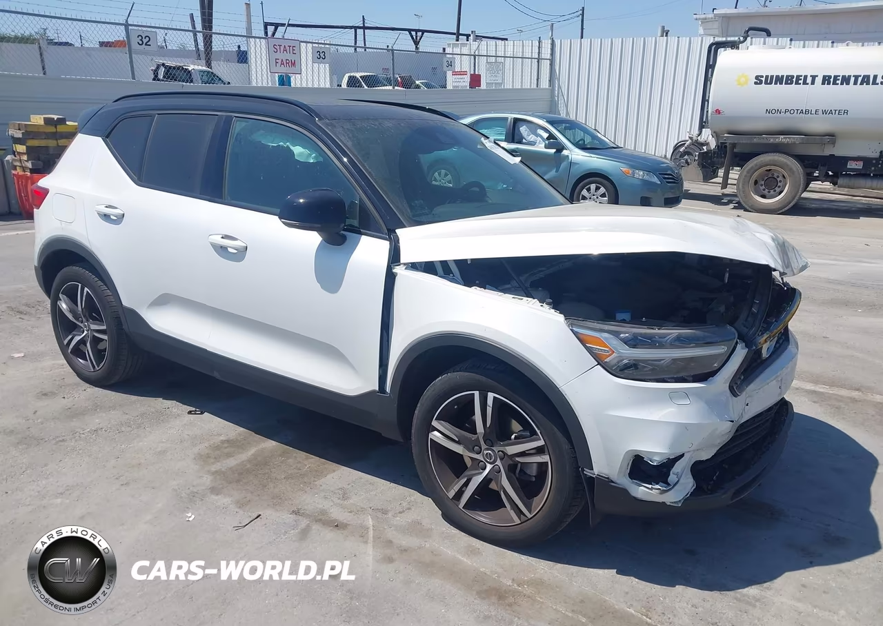 2022 Volvo Xc40 T5 R-Design