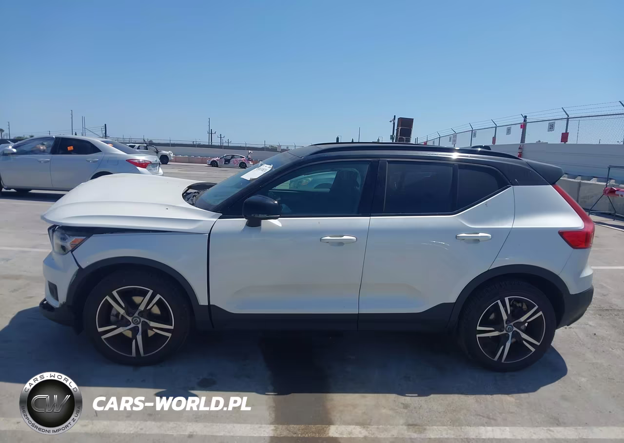 2022 Volvo Xc40 T5 R-Design VIN:YV4162UM6N2787203 - 17