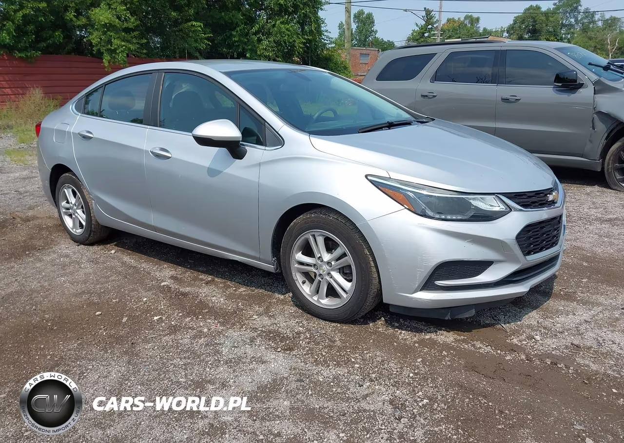 2017 Chevrolet Cruze Lt Auto – zdjęcie 1 z 17