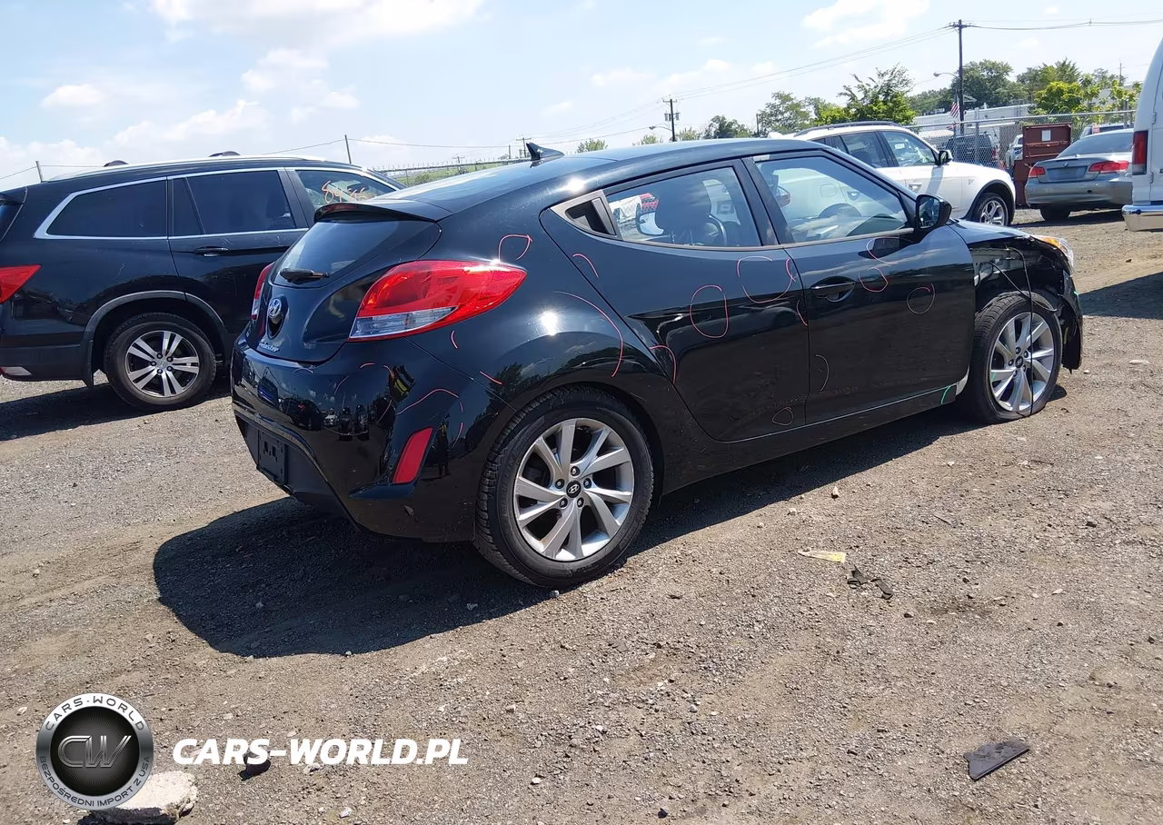 2017 Hyundai Veloster VIN:KMHTC6AD7HU306475 - 4