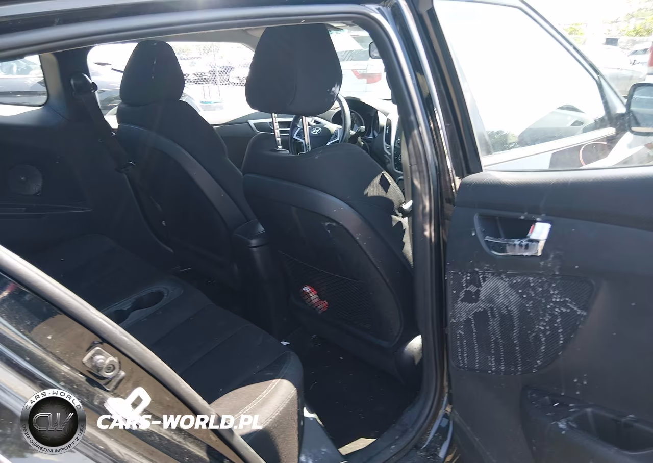 2017 Hyundai Veloster VIN:KMHTC6AD7HU306475 - 8