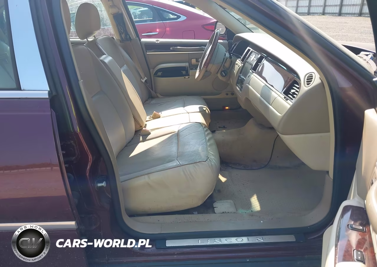 2006 Lincoln Town Car Designer Series VIN:1LNHM83V26Y621761 - 5