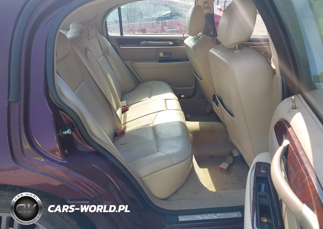 2006 Lincoln Town Car Designer Series VIN:1LNHM83V26Y621761 - 8
