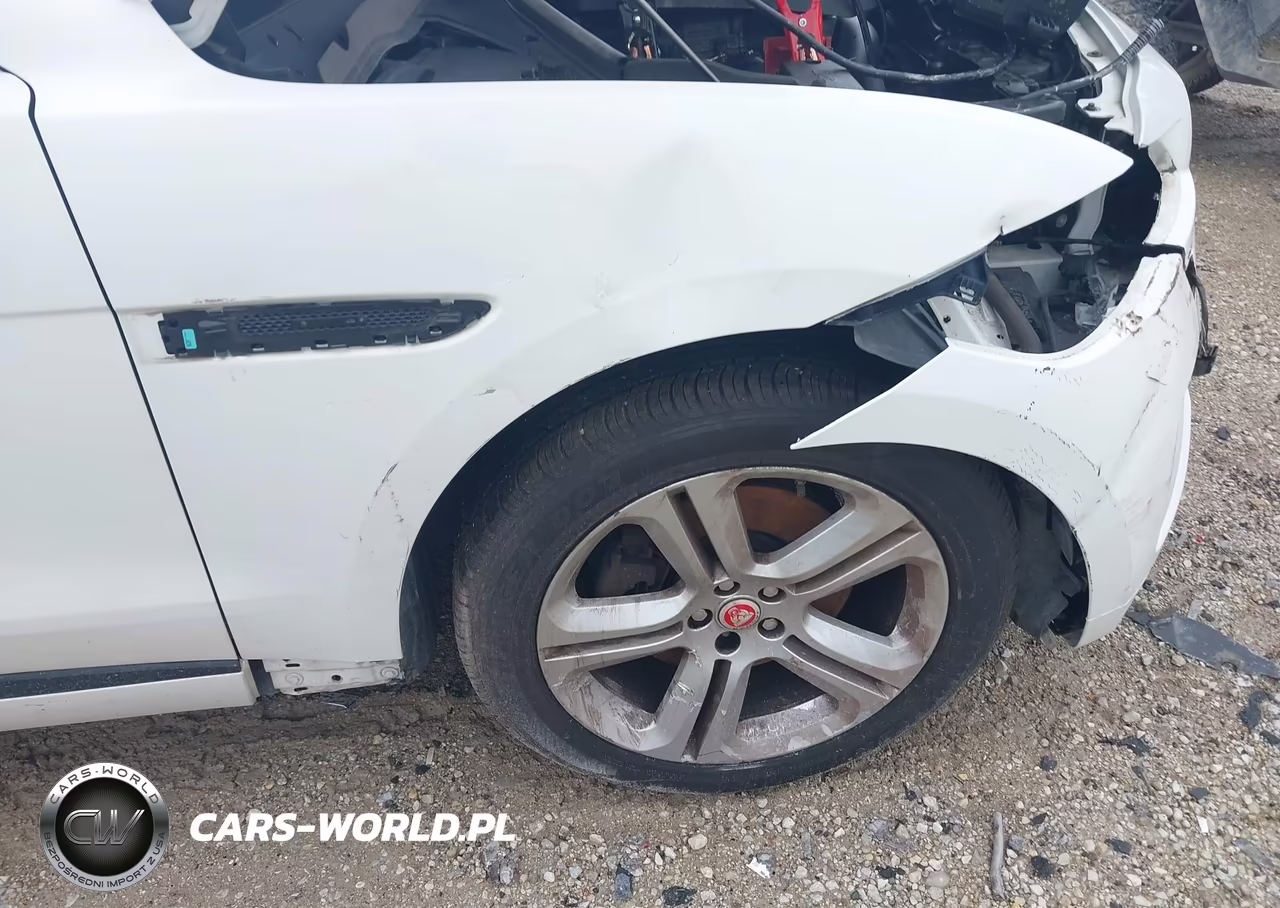 2018 Jaguar F-Pace 30T R-Sport VIN:SADCL2GX2JA282810 - 6