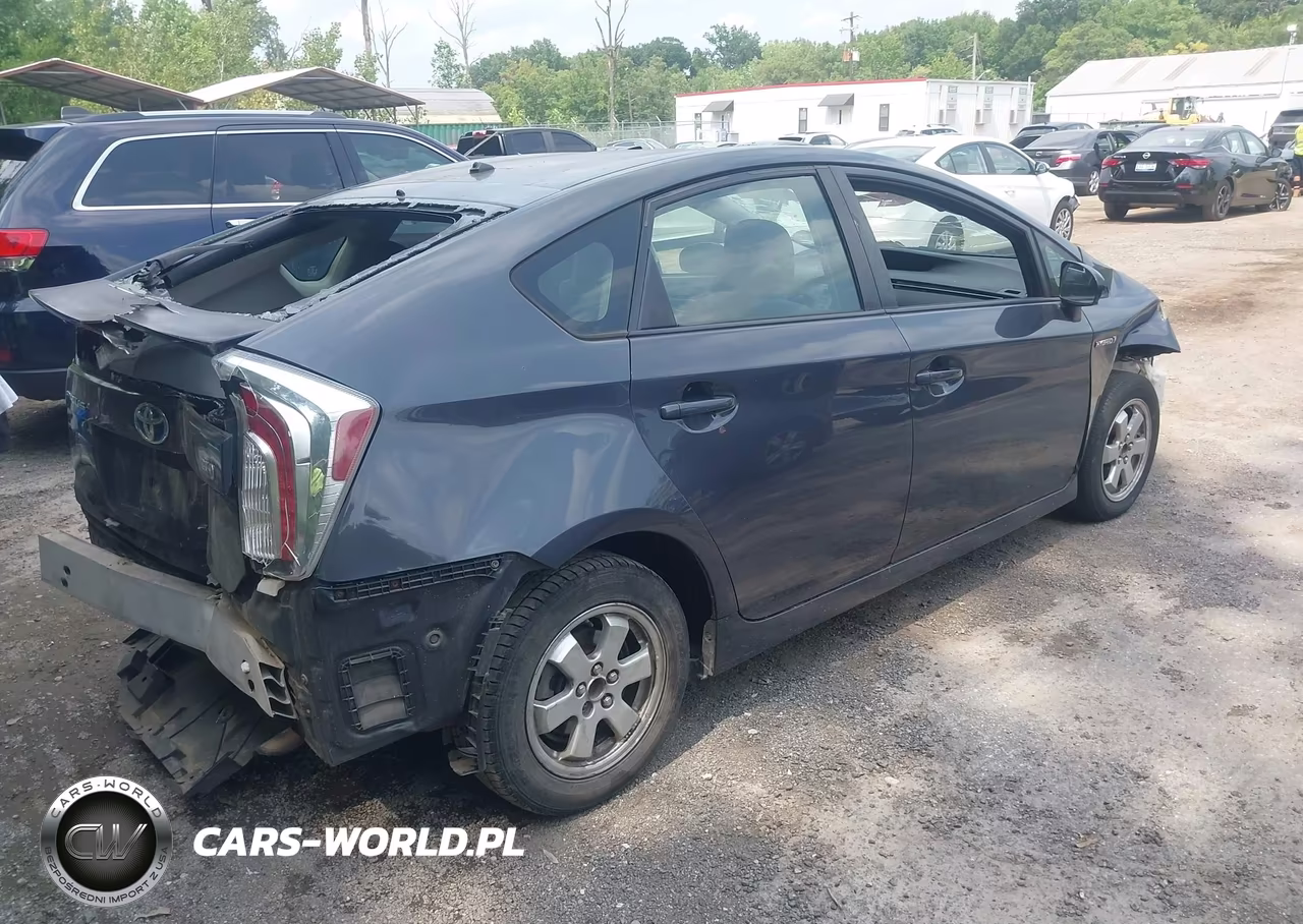 2013 Toyota Prius Two VIN:JTDKN3DU0D5592999 - 4