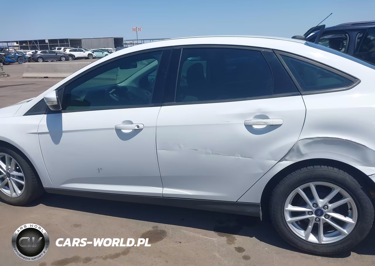 2017 Ford Focus Se VIN:1FADP3F24HL296180 - 14