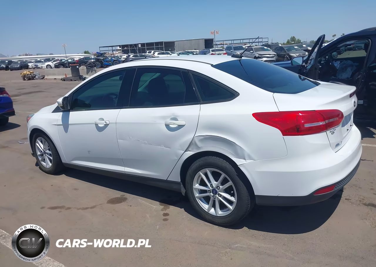 2017 Ford Focus Se VIN:1FADP3F24HL296180 - 6