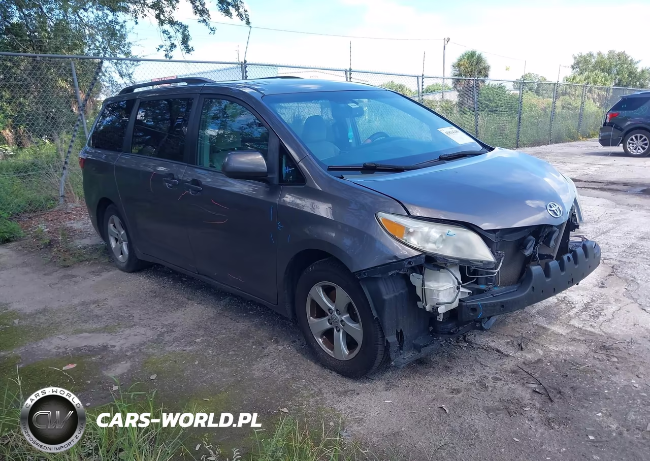 2015 Toyota Sienna Le 8 Passenger – zdjęcie 1 z 17