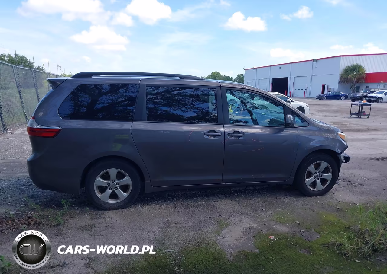 2015 Toyota Sienna Le 8 Passenger VIN:5TDKK3DC8FS640052 - 14