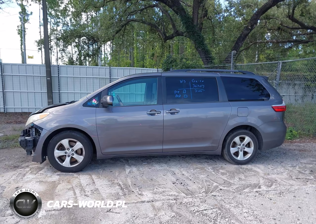 2015 Toyota Sienna Le 8 Passenger VIN:5TDKK3DC8FS640052 - 15