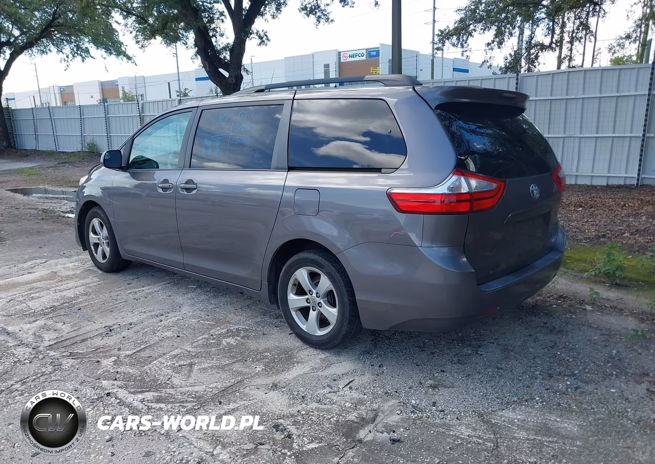 2015 Toyota Sienna Le 8 Passenger VIN:5TDKK3DC8FS640052 - 3