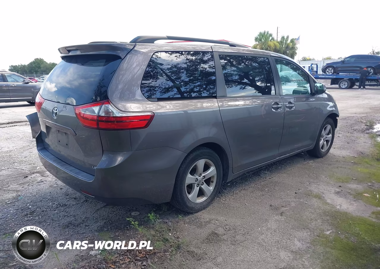 2015 Toyota Sienna Le 8 Passenger VIN:5TDKK3DC8FS640052 - 4