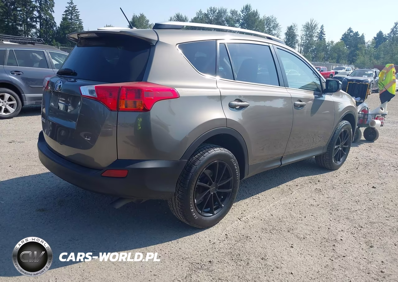 2015 Toyota Rav4 Le VIN:JTMZFREV9FD063680 - 4