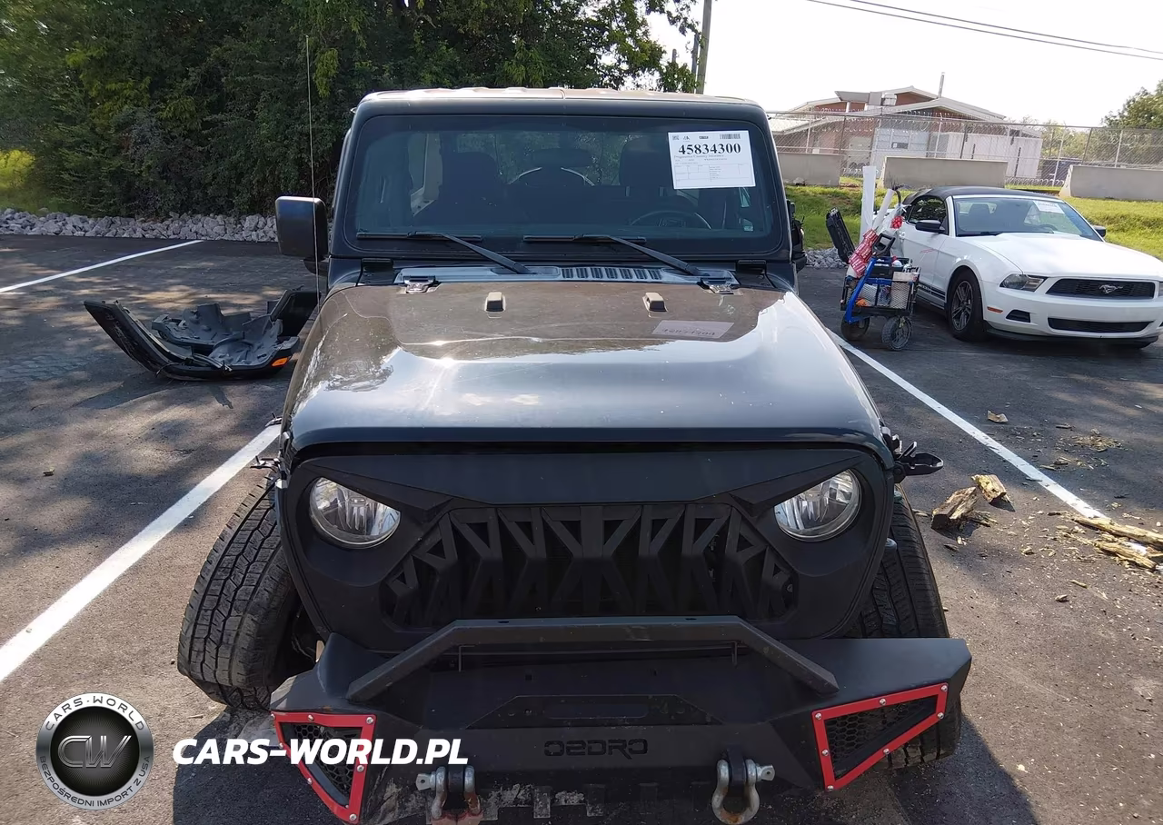 2020 Jeep Wrangler Unlimited Sahara 4X4 VIN:1C4HJXEN9LW199676 - 12