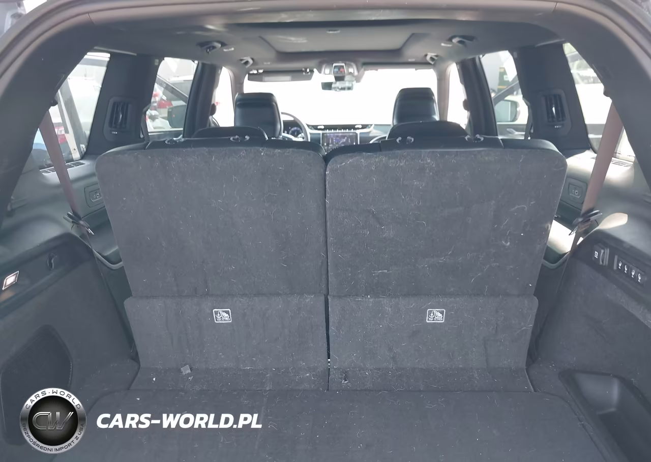2025 Jeep Grand Cherokee L Overland 4X4 VIN:1C4RJKDG3S8710652 - 18