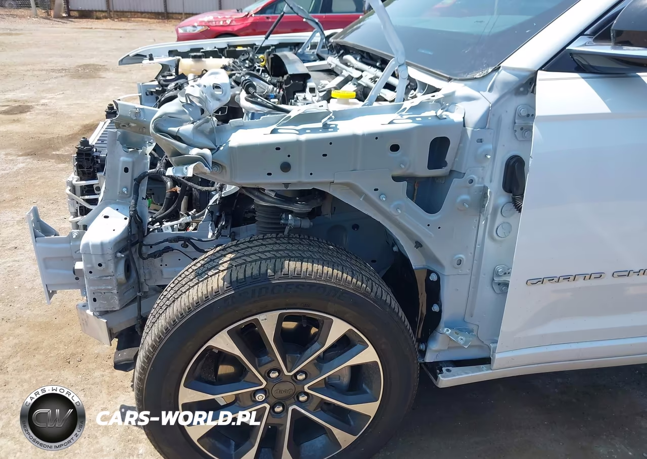 2025 Jeep Grand Cherokee L Overland 4X4 VIN:1C4RJKDG3S8710652 - 6