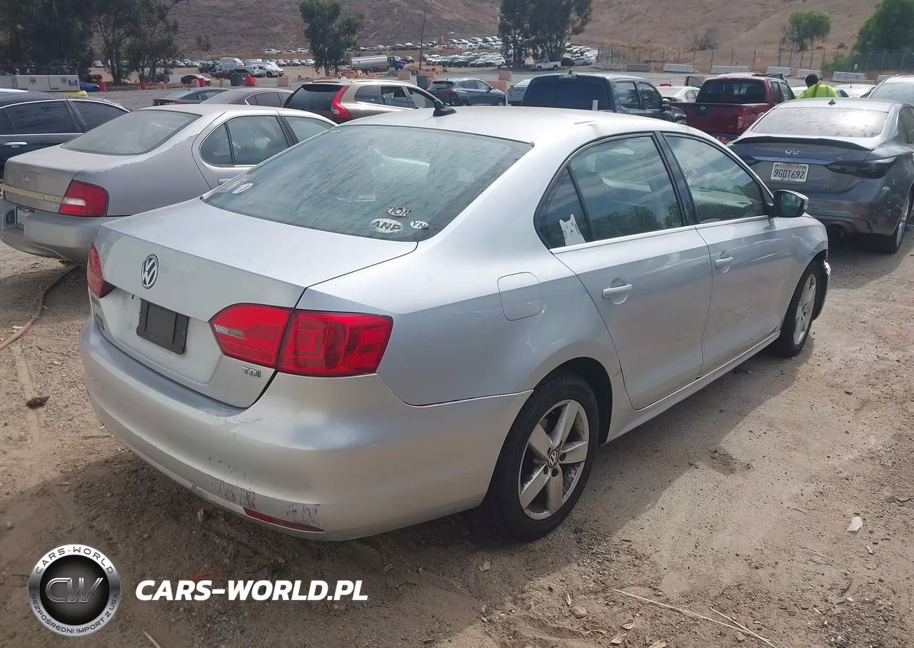2013 Volkswagen Jetta 2.0L Tdi VIN:3VW3L7AJ3DM273082 - 4
