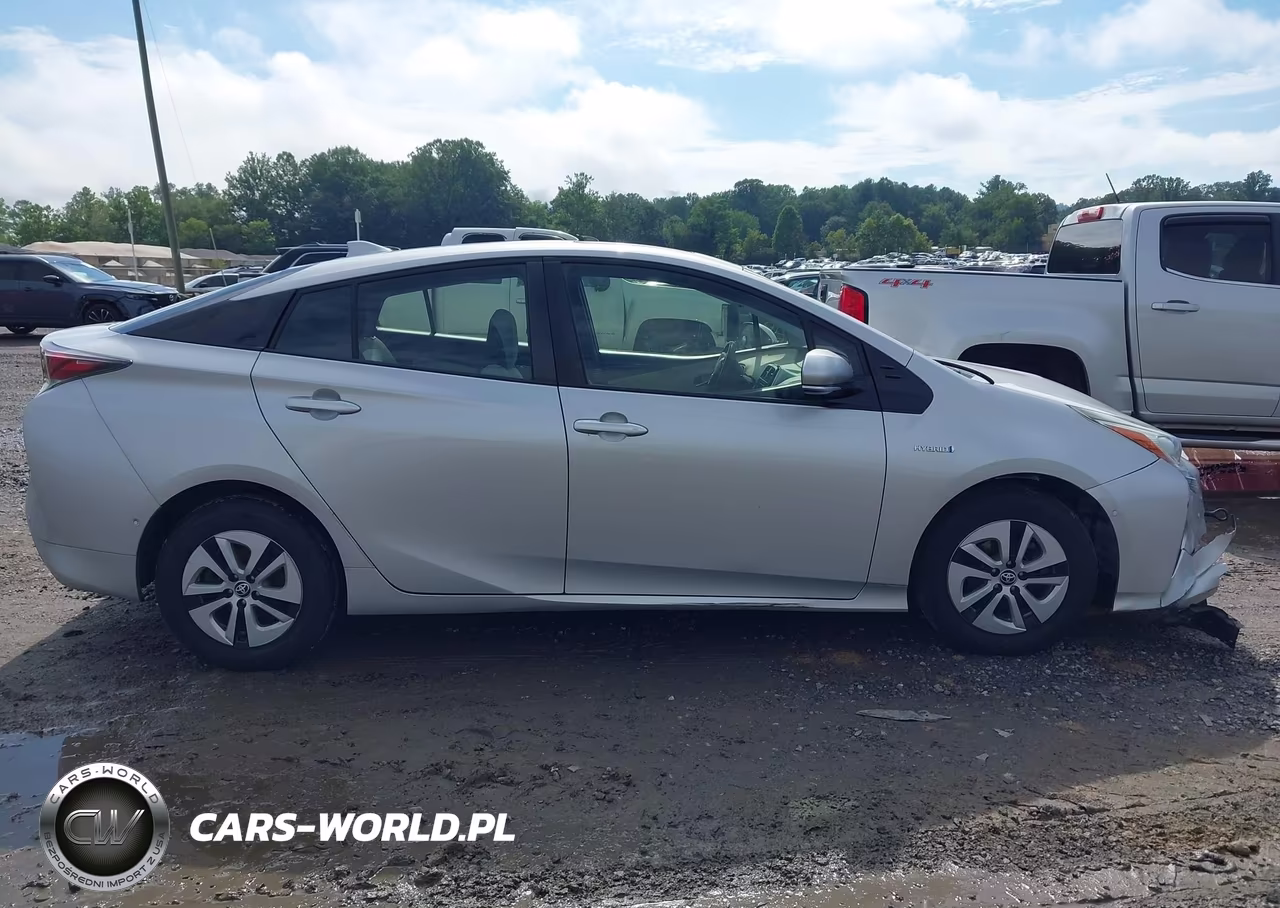 2018 Toyota Prius Three VIN:JTDKARFU6J3054715 - 13
