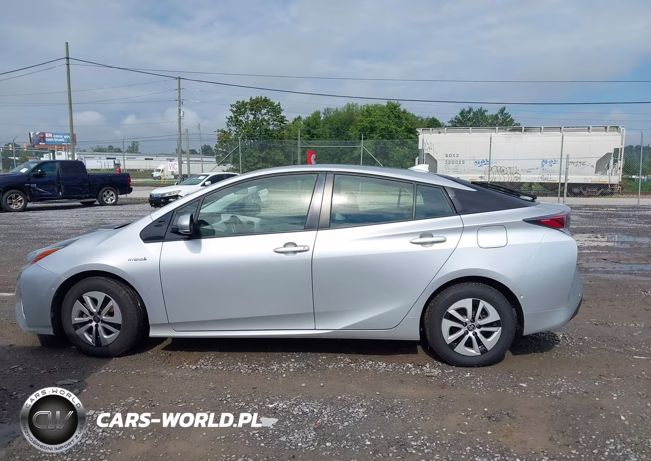 2018 Toyota Prius Three VIN:JTDKARFU6J3054715 - 14