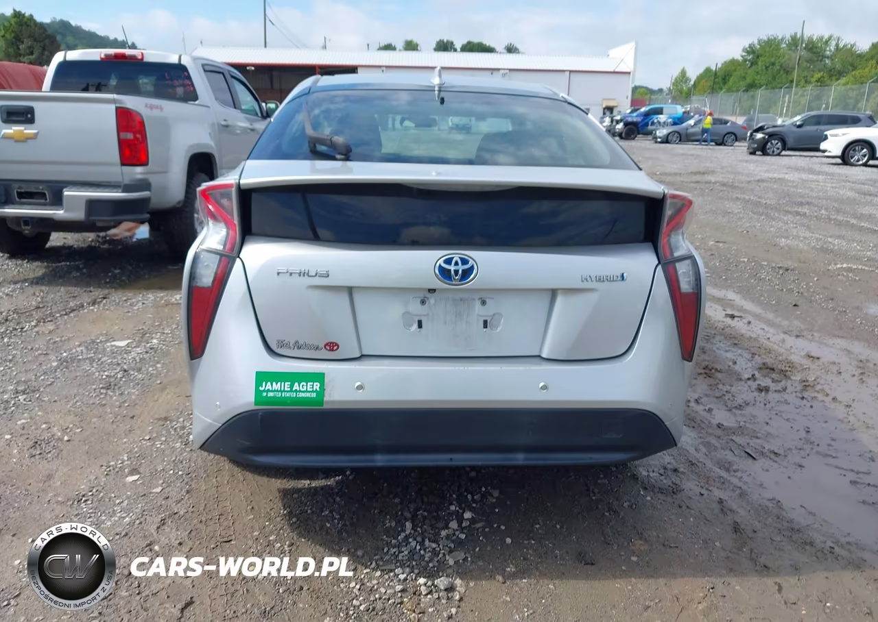 2018 Toyota Prius Three VIN:JTDKARFU6J3054715 - 16