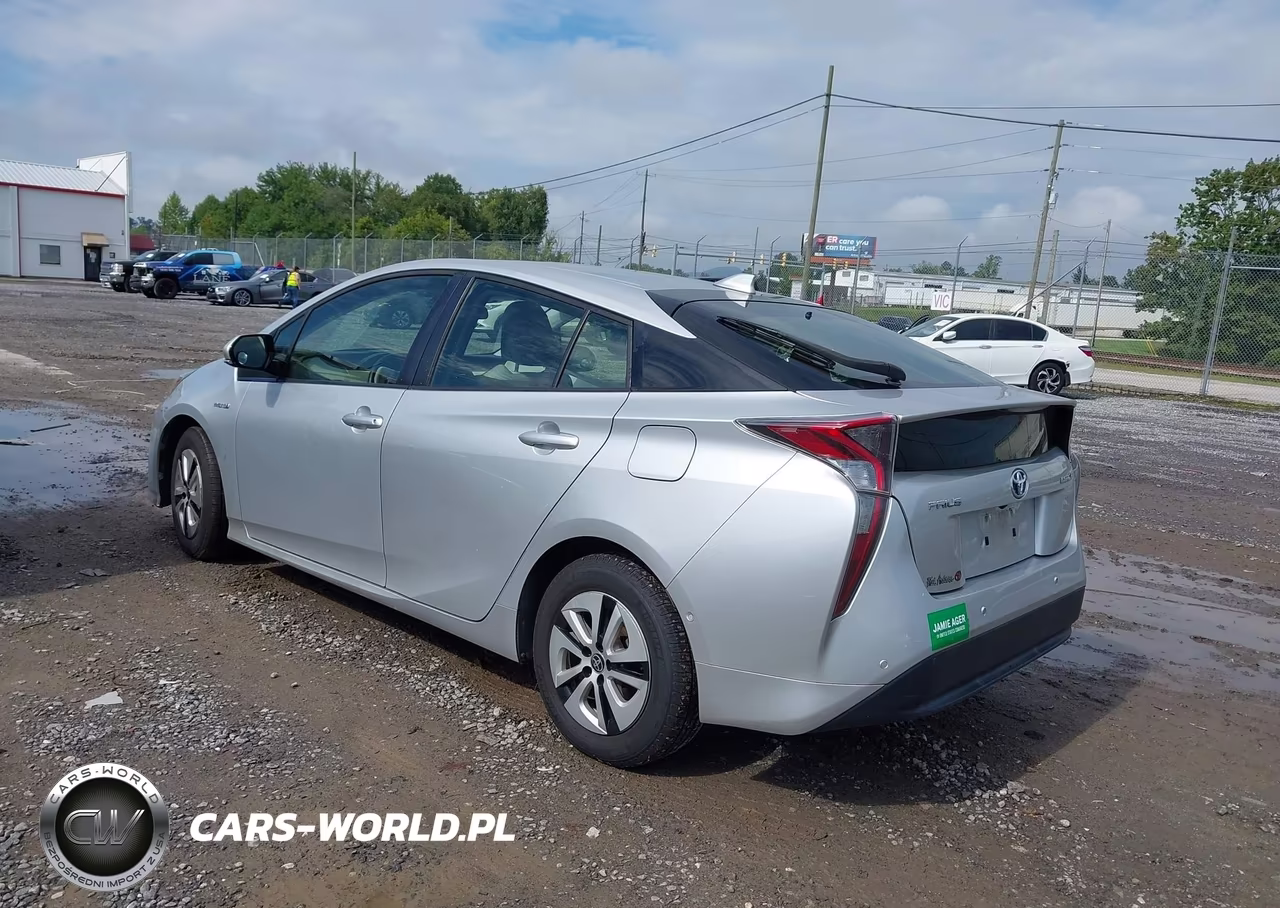 2018 Toyota Prius Three VIN:JTDKARFU6J3054715 - 3