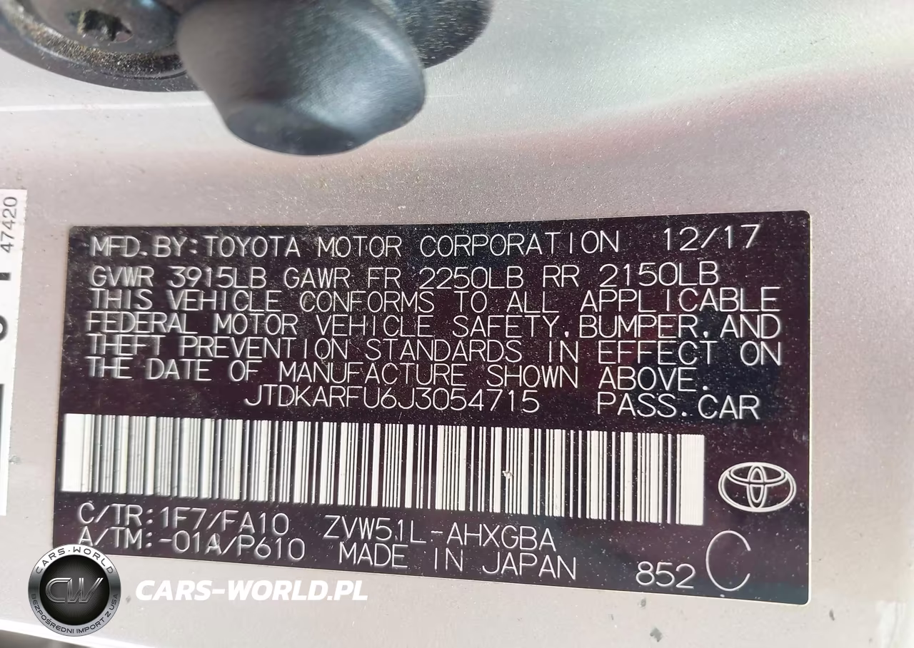 2018 Toyota Prius Three VIN:JTDKARFU6J3054715 - 9