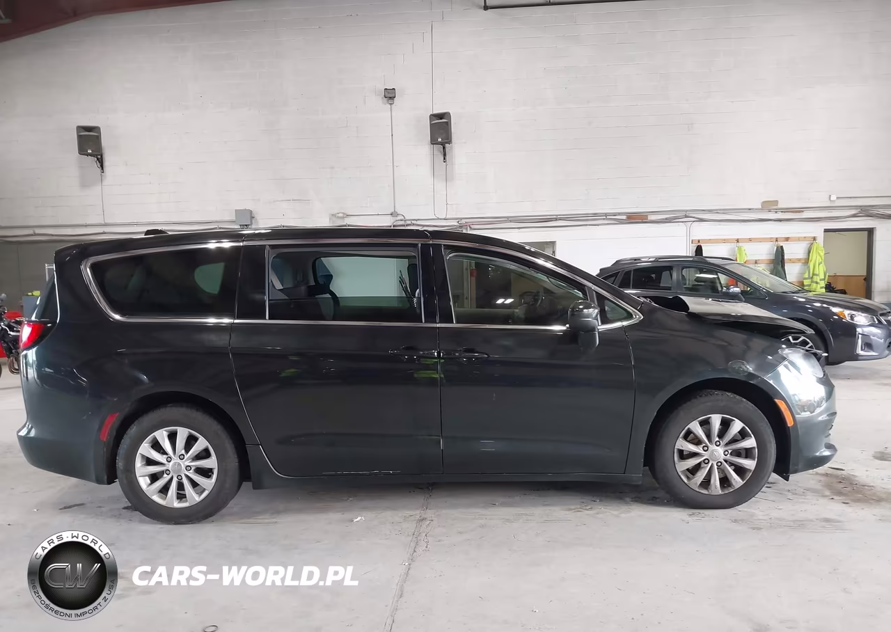 2017 Chrysler Pacifica Touring VIN:2C4RC1DG1HR676227 - 13