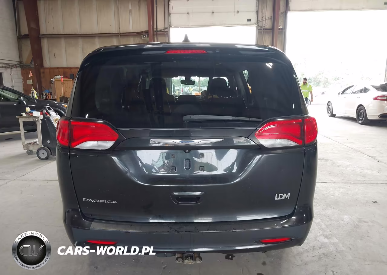 2017 Chrysler Pacifica Touring VIN:2C4RC1DG1HR676227 - 16