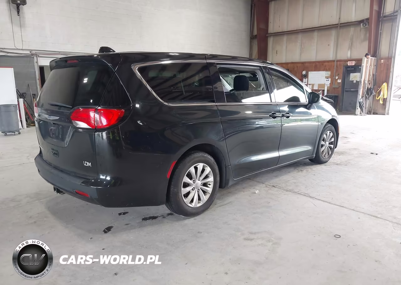 2017 Chrysler Pacifica Touring VIN:2C4RC1DG1HR676227 - 4