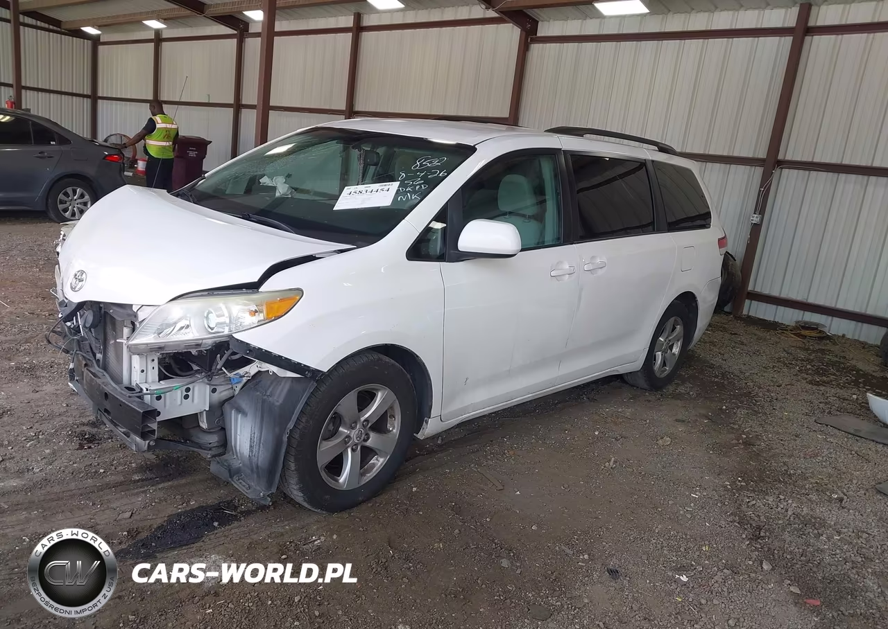 2013 Toyota Sienna Le V6 8 Passenger VIN:5TDKK3DC3DS288592 - 2