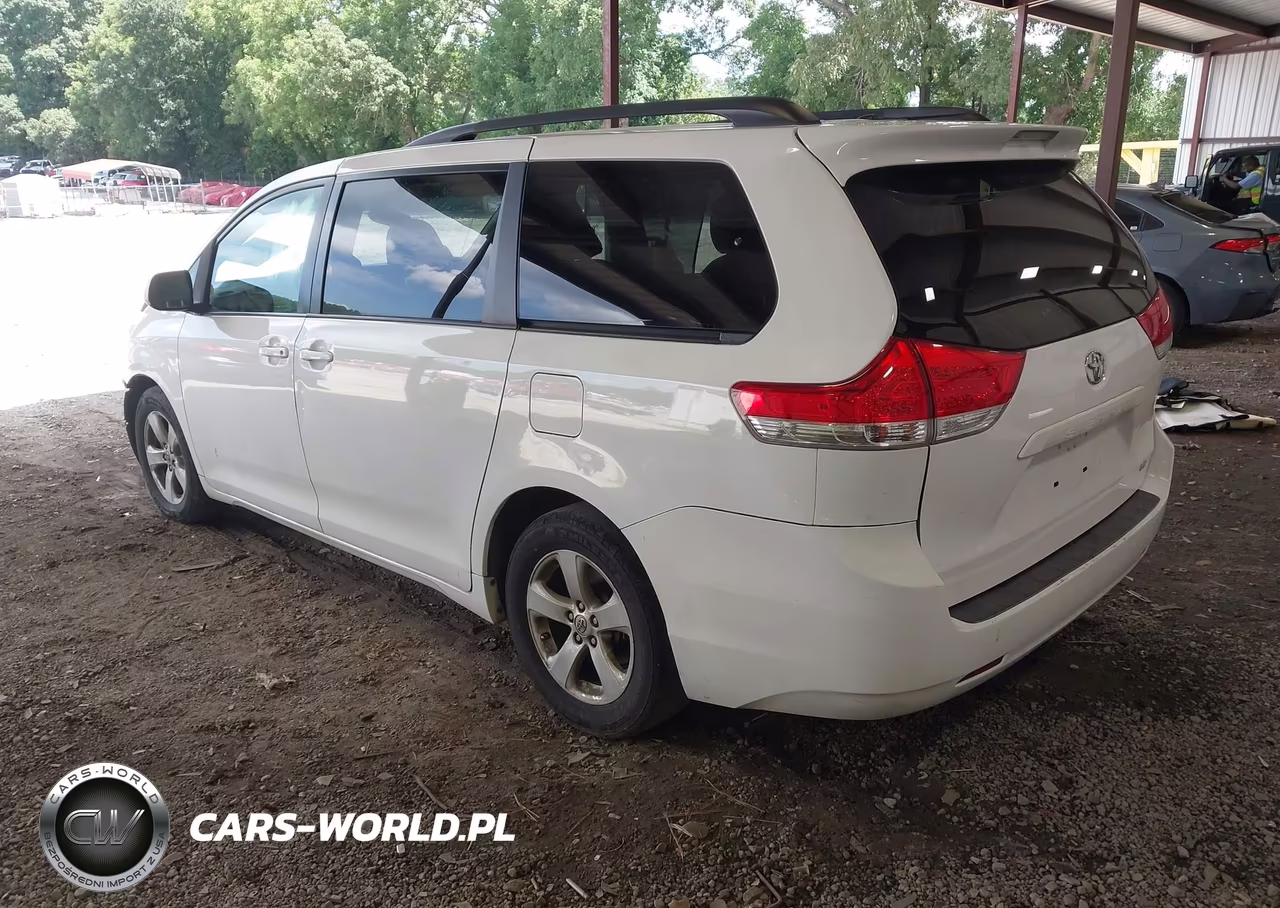 2013 Toyota Sienna Le V6 8 Passenger VIN:5TDKK3DC3DS288592 - 3