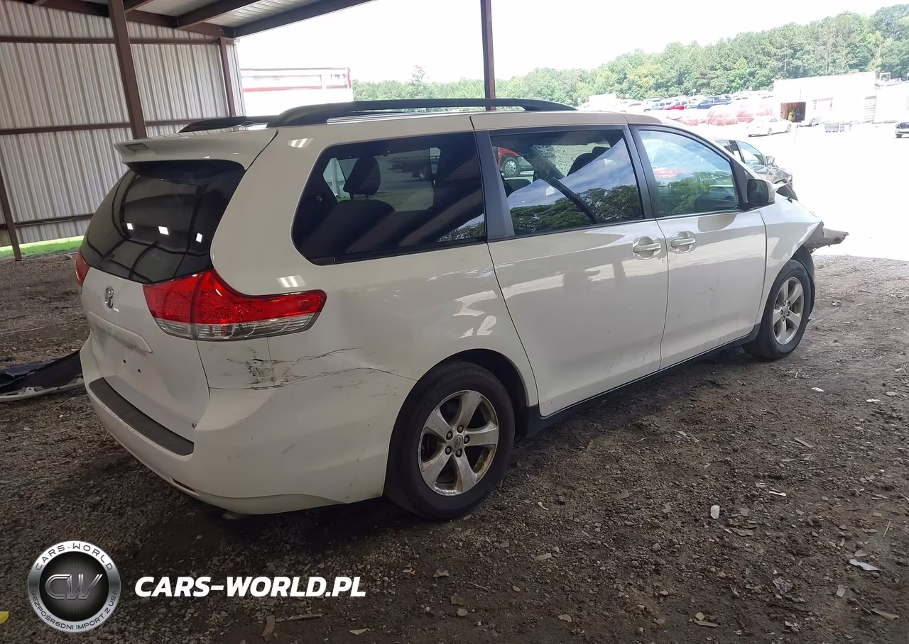 2013 Toyota Sienna Le V6 8 Passenger VIN:5TDKK3DC3DS288592 - 4