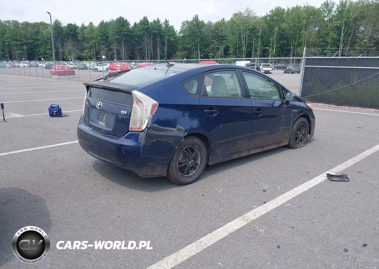 2012 Toyota Prius Three VIN:JTDKN3DU5C1552472 - 4