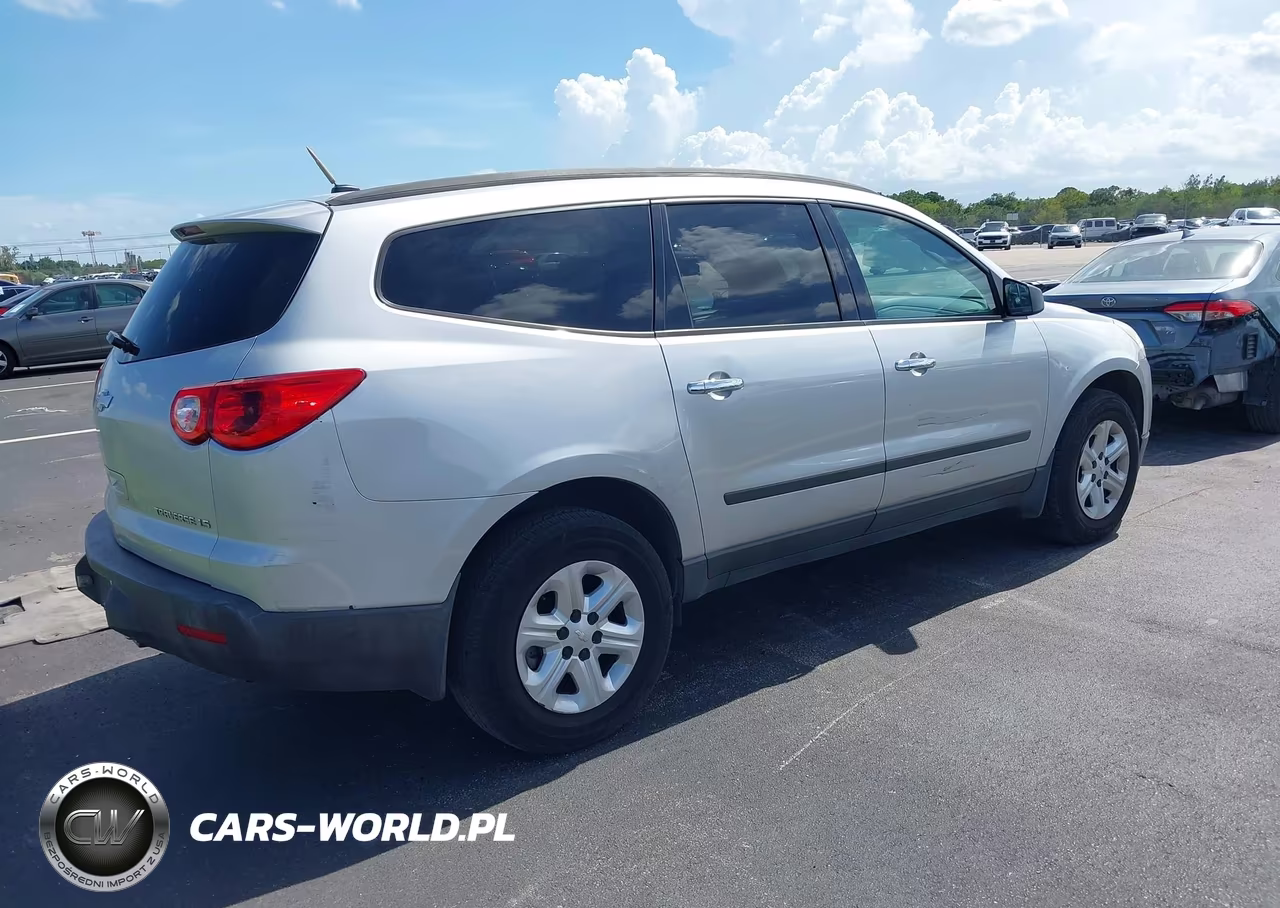 2011 Chevrolet Traverse Ls VIN:1GNKREED0BJ410938 - 4