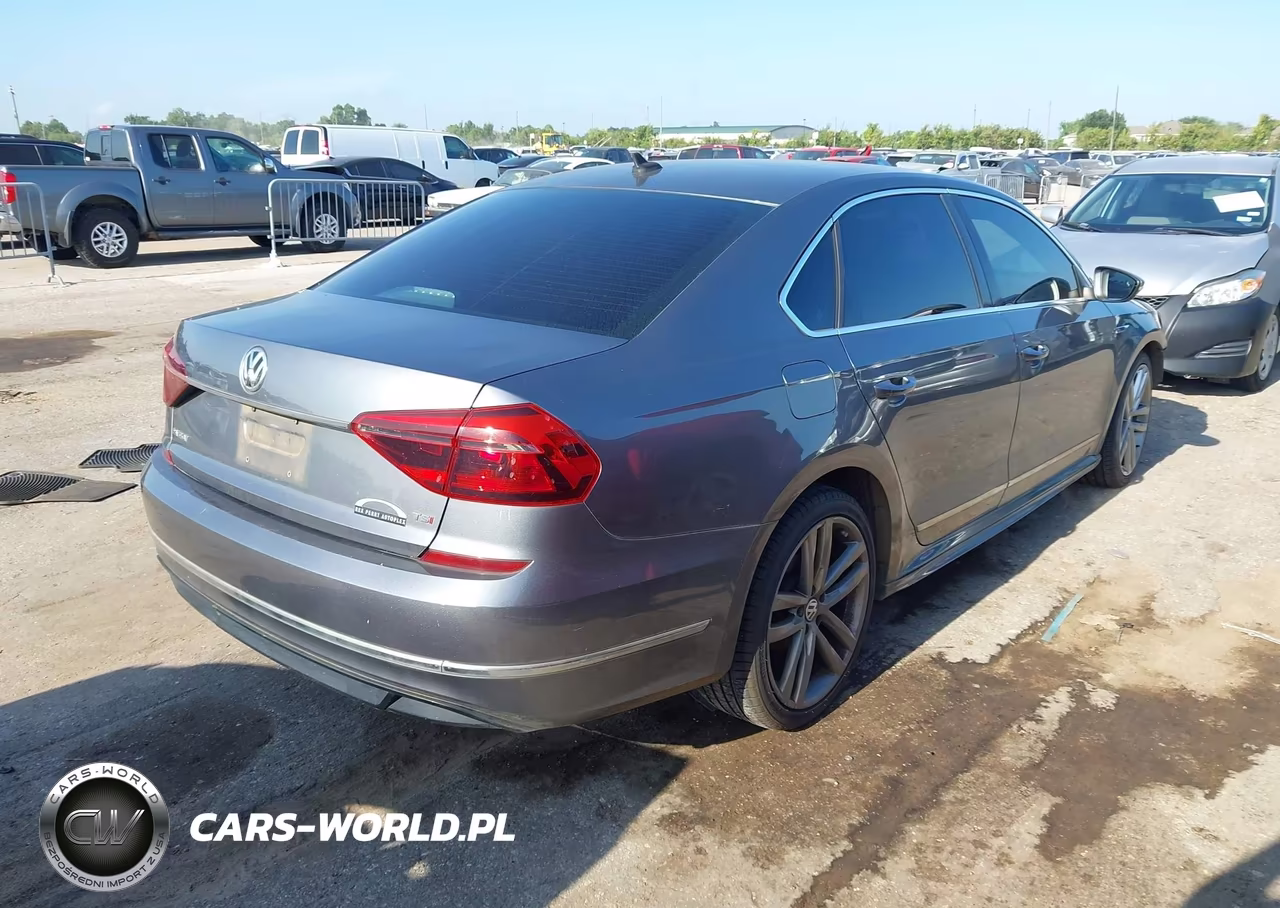 2017 Volkswagen Passat 1.8T R-Line VIN:1VWDT7A34HC069081 - 4