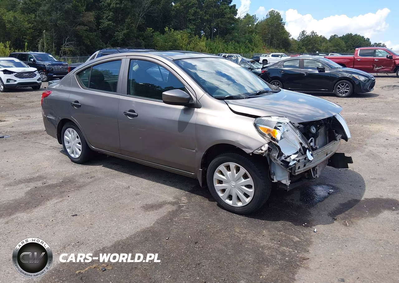 2017 Nissan Versa 1.6 S+