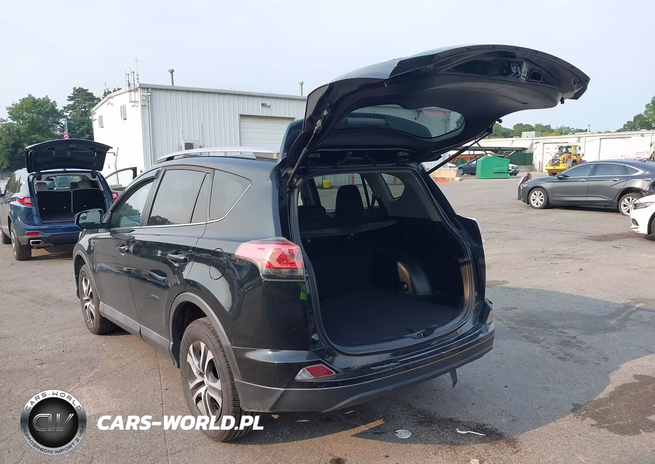 2018 Toyota Rav4 Le VIN:2T3BFREV8JW802681 - 3